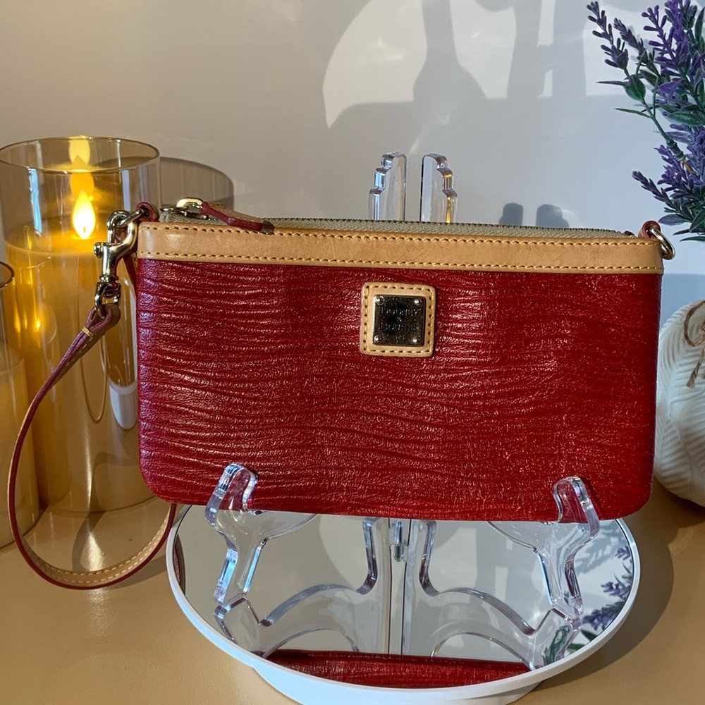 Dooney & Bourke 1975 EUC Wristlet